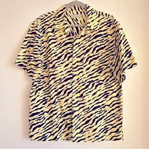 Everlane Men’s The Poplin Short-Sleeve Shirt in tiger print